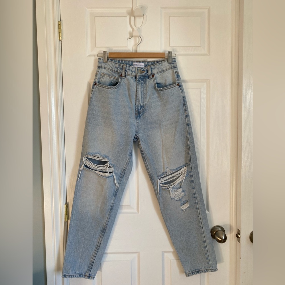 Zara women’s high waisted distressed jeans Size 4